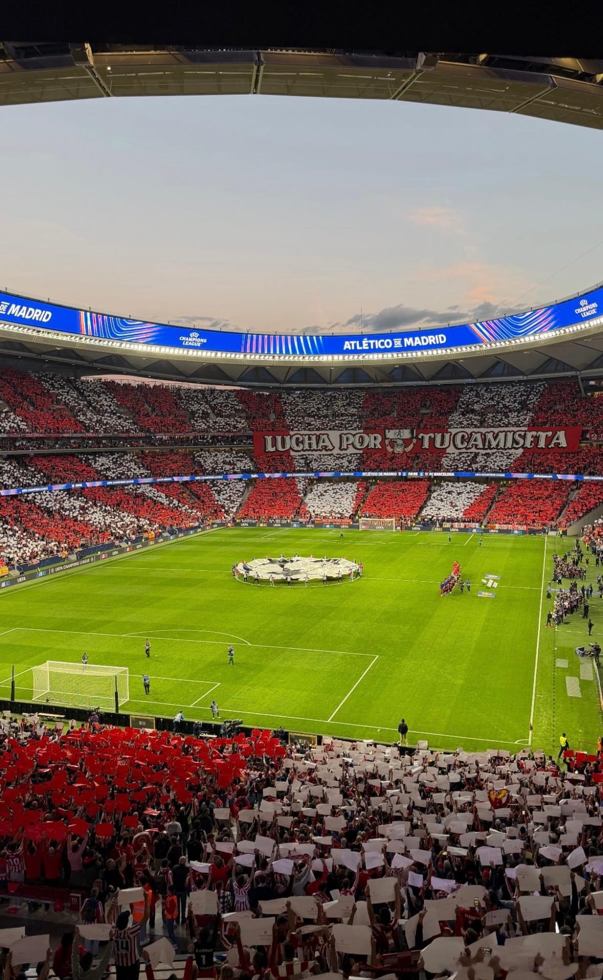 卡·普利斯科娃凌晨在马德里现场看了欧冠1/4决赛，马德里竞技和巴塞罗那的第二回合