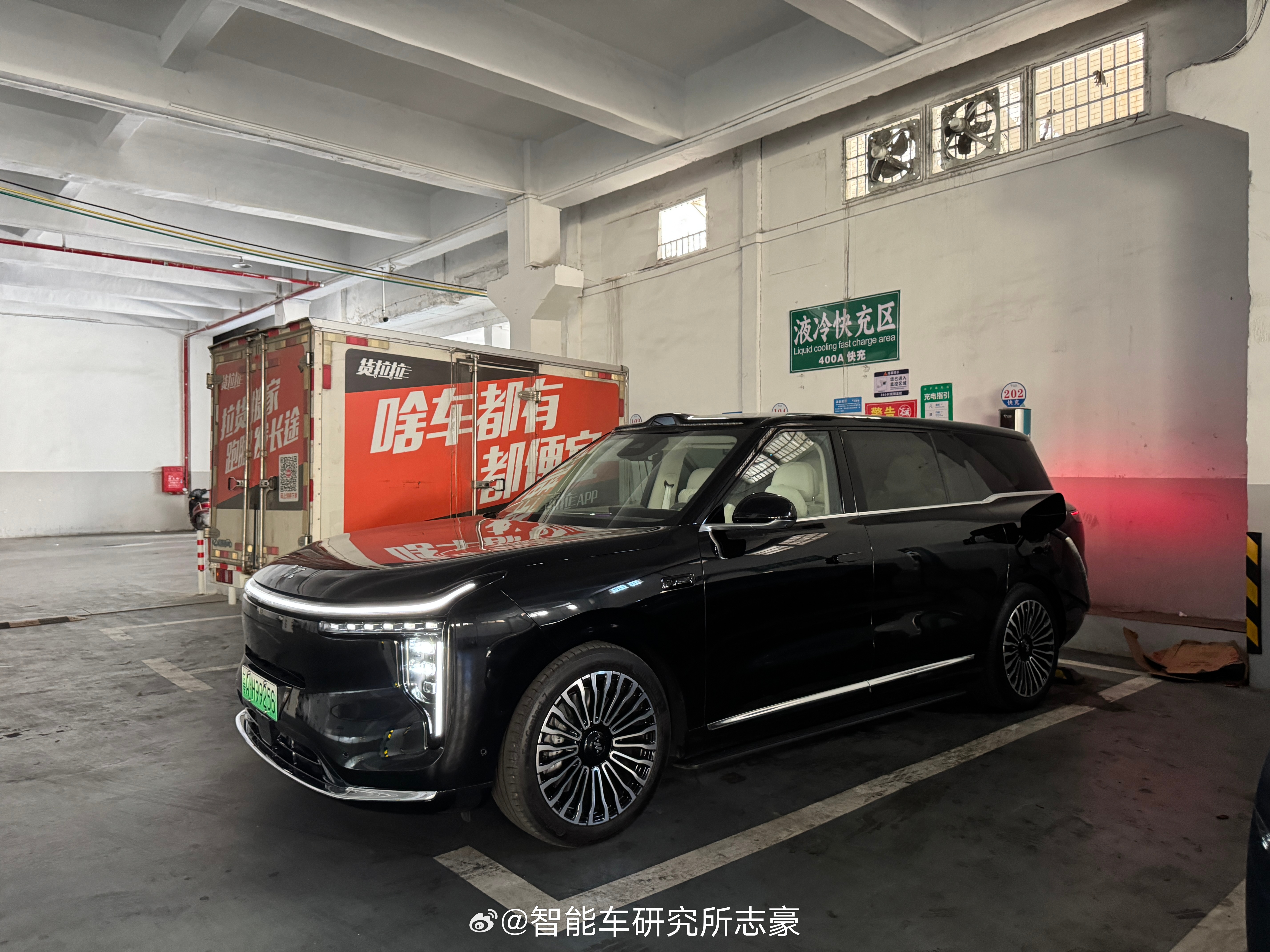 去年春节和国庆还是人满为患的充电站，现在竟然没人是大家都错峰了？还是都换了大电池