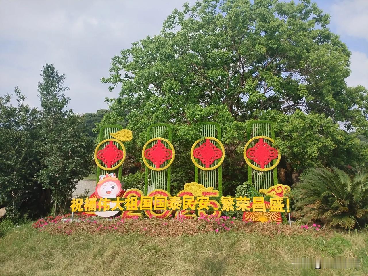 值此五一假期，长沙湘江之滨 节日气氛浓厚！