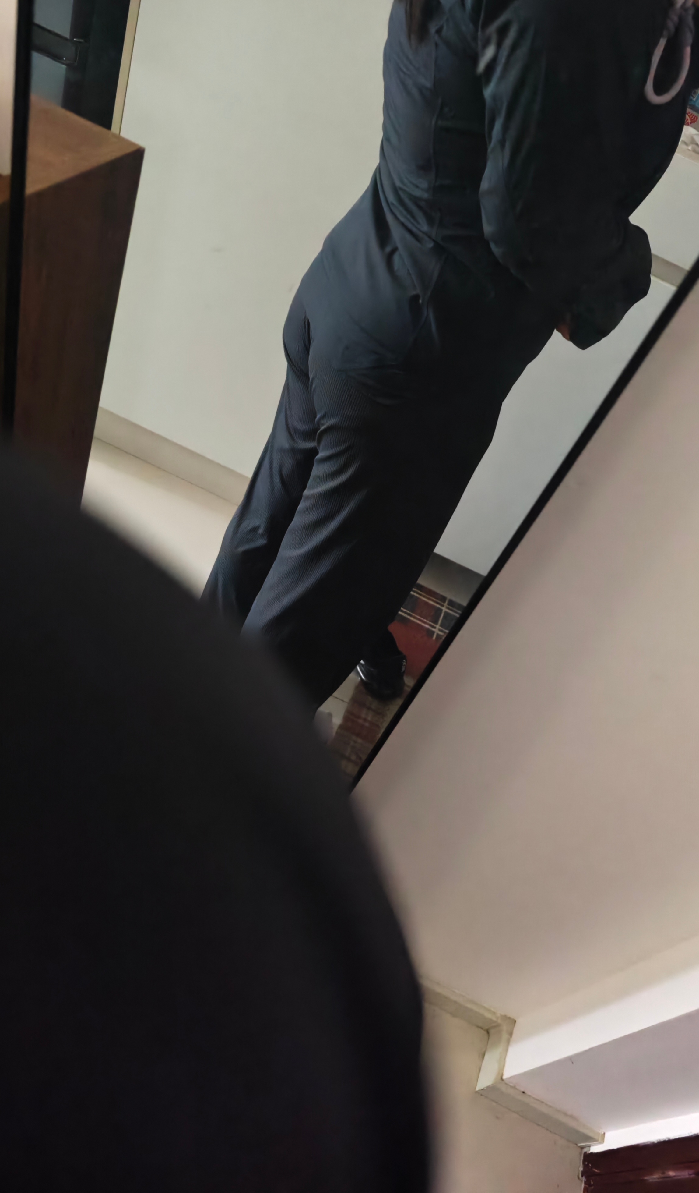 这个迪卡侬mh500冲锋衣才二百多块，虽然小点，但是我舍不得退，直接翘屁嫩女了 