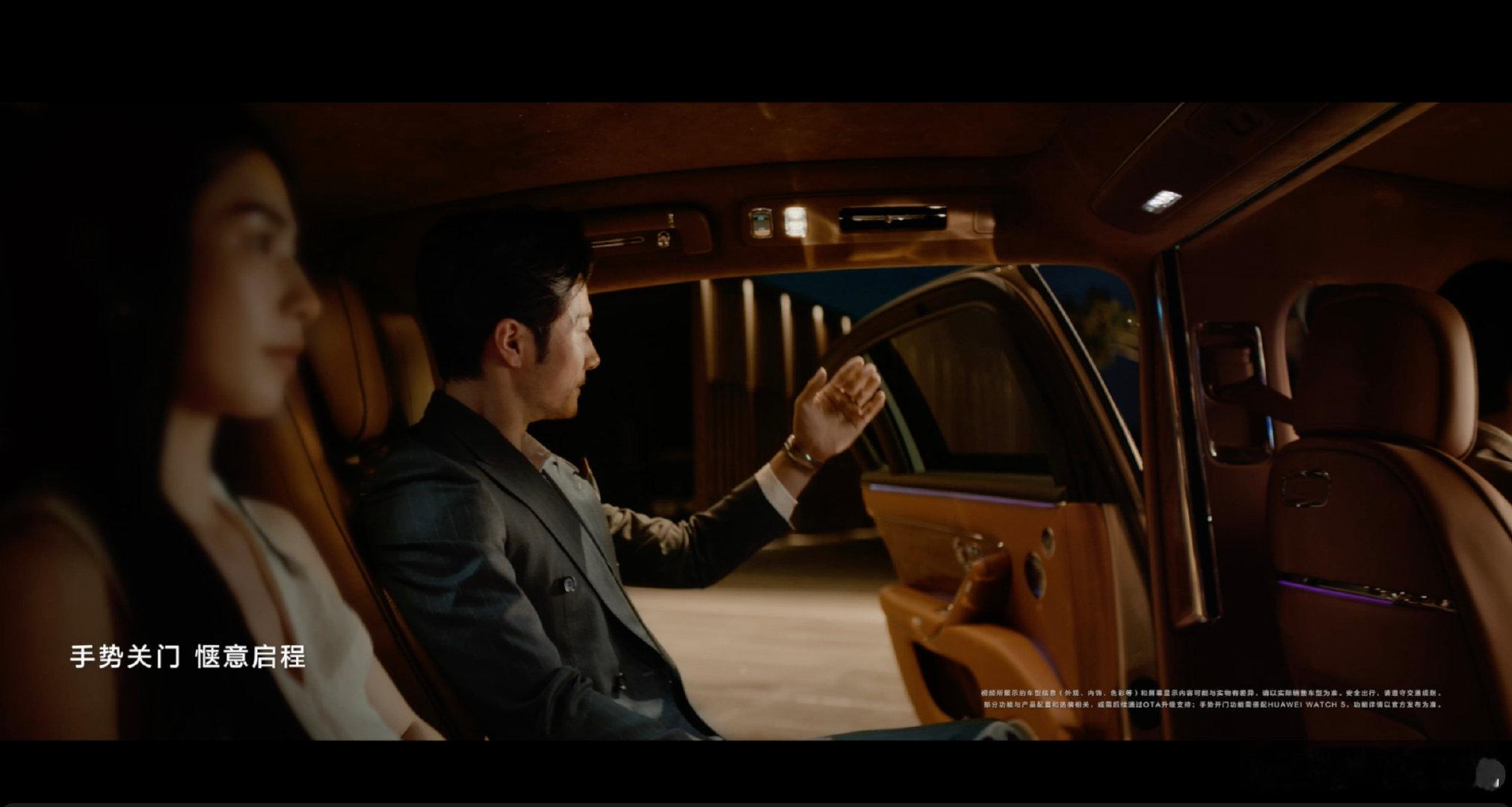 原来豪车还有这种打开方式  大家也是能够看得出来这款车子做的真的还是非常的不错的