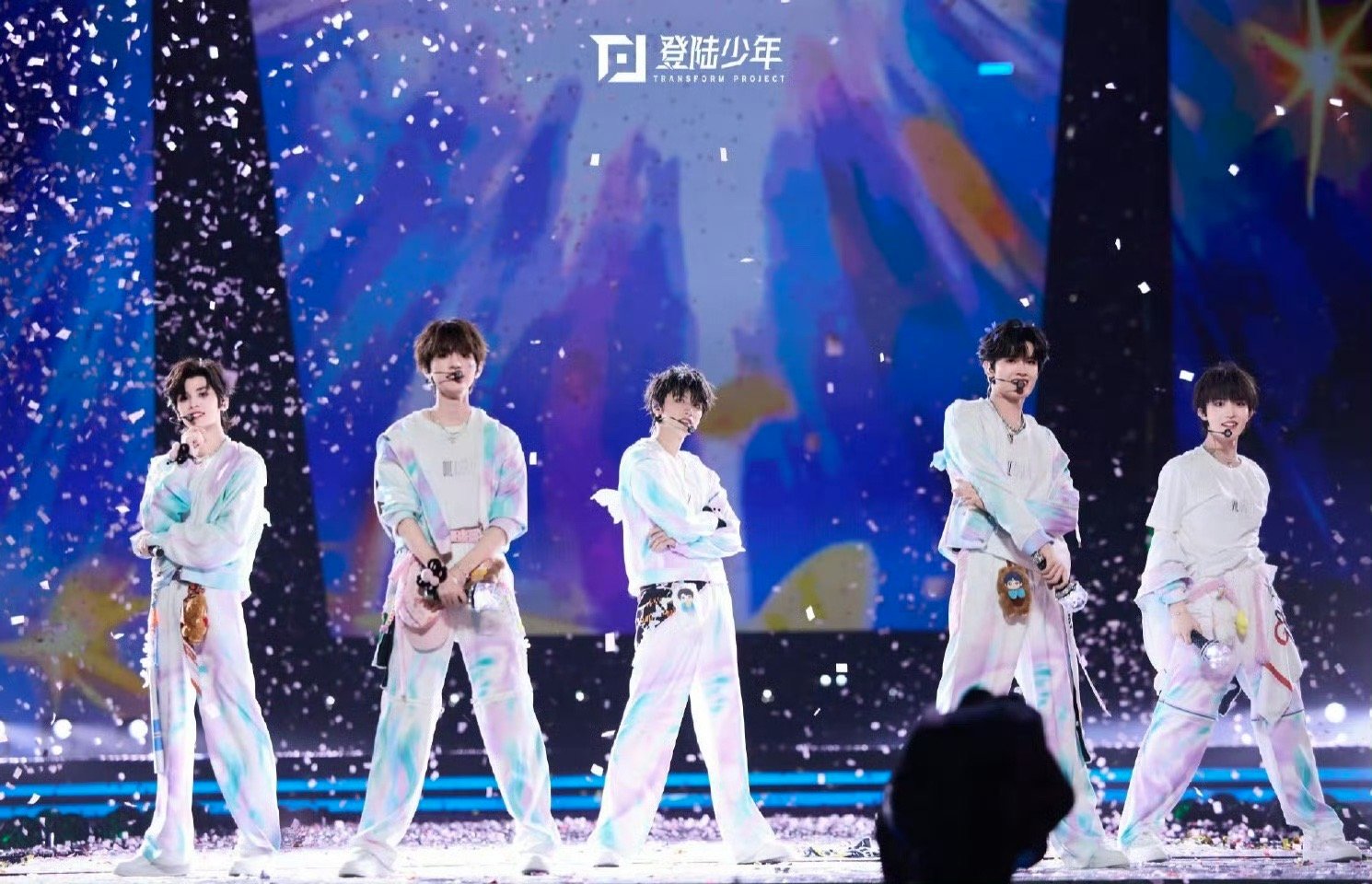 登陆少年应到5人实到5人 等来了TOP登陆少年组合的整整齐齐！苏新皓健康回归，五