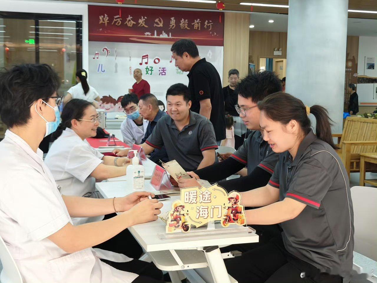 【小得盈满小满聚邻里台州温情暖户外 】时值小满，台州椒江城隍浦社区邻里中心里人声
