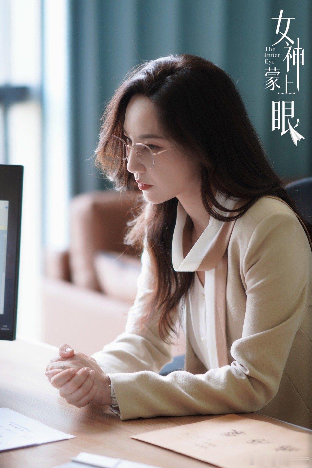 郑希怡西装界最严厉的母亲 郑希怡重新定义西装魅力！173cm的模特身高把西装穿出