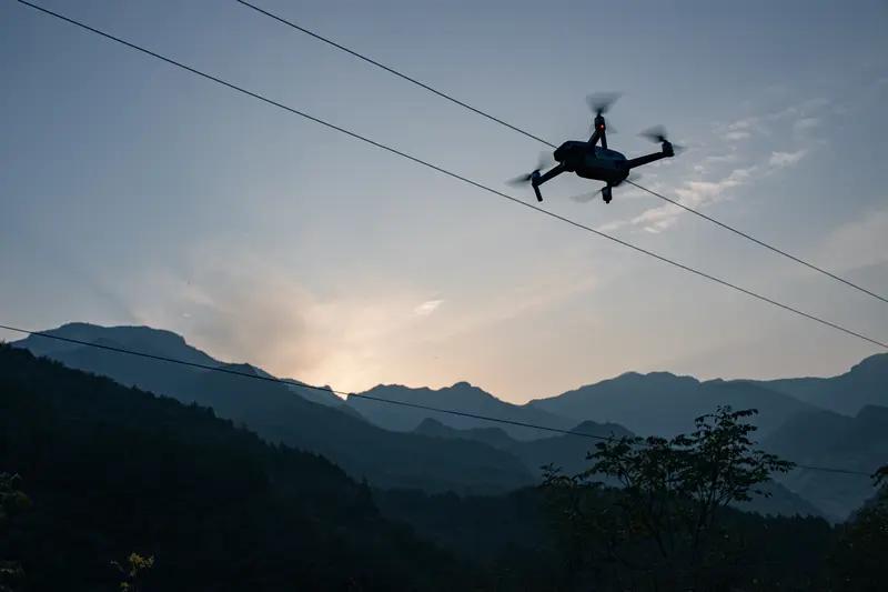 飞手违规飞无人机致大面积停电被行拘必须严惩不贷！科技是把双刃剑，用得好，利国利民