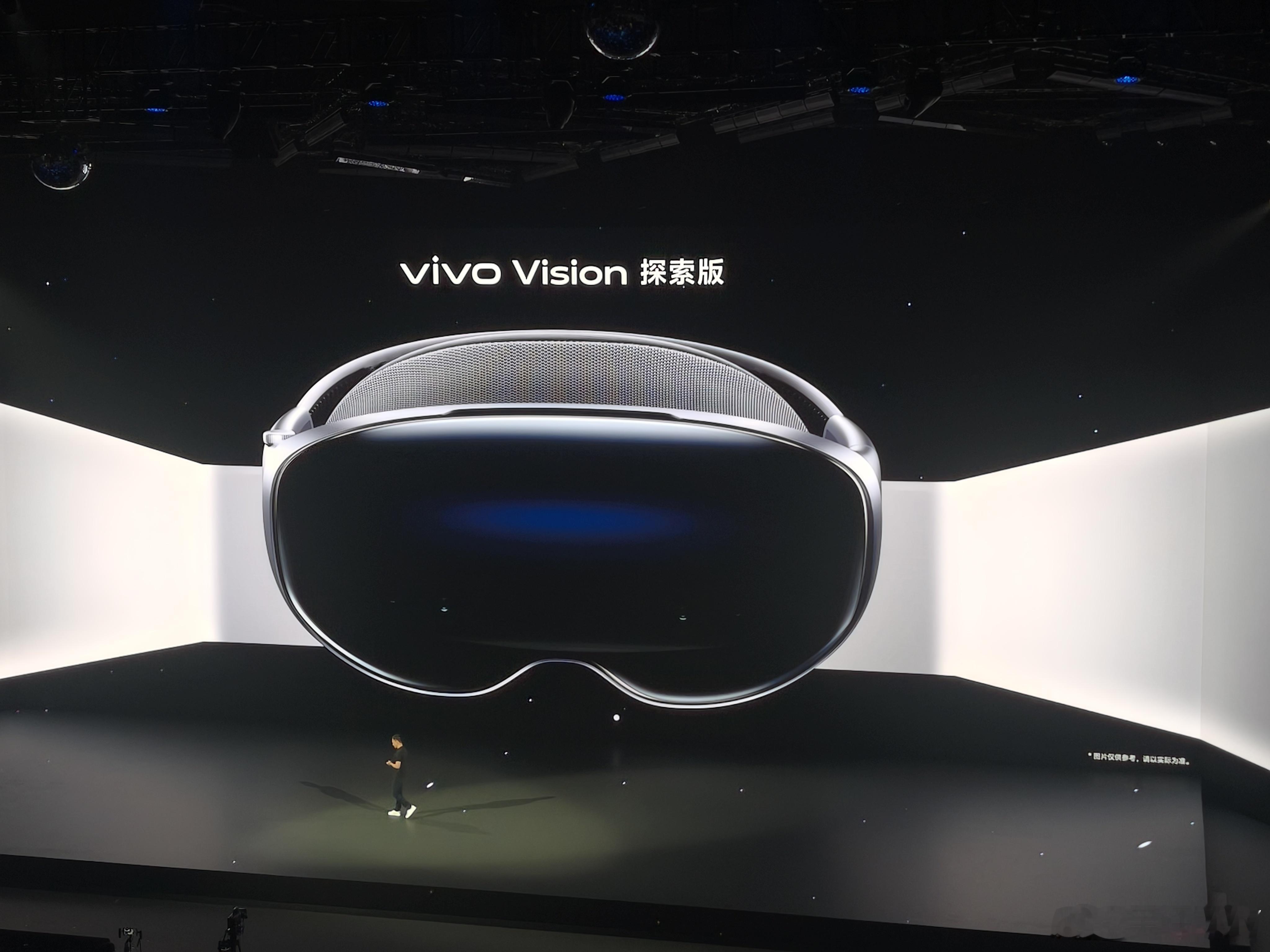 vivo Vision探索版采用立体几何流光镜，悬浮微缝设计，中框风扇一体化，整