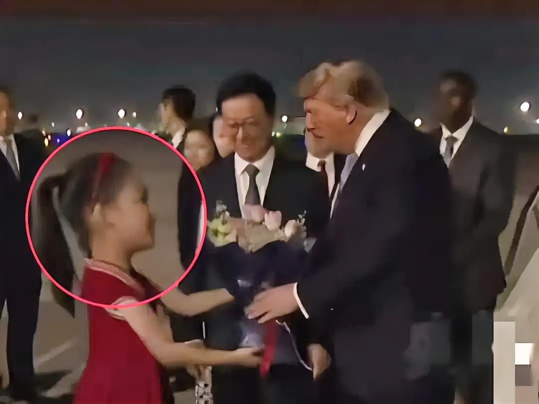 最动人的不是盛大仪式，是这抹稚嫩的中国暖意…
​​昨晚的迎接仪式，盛大又庄重，可