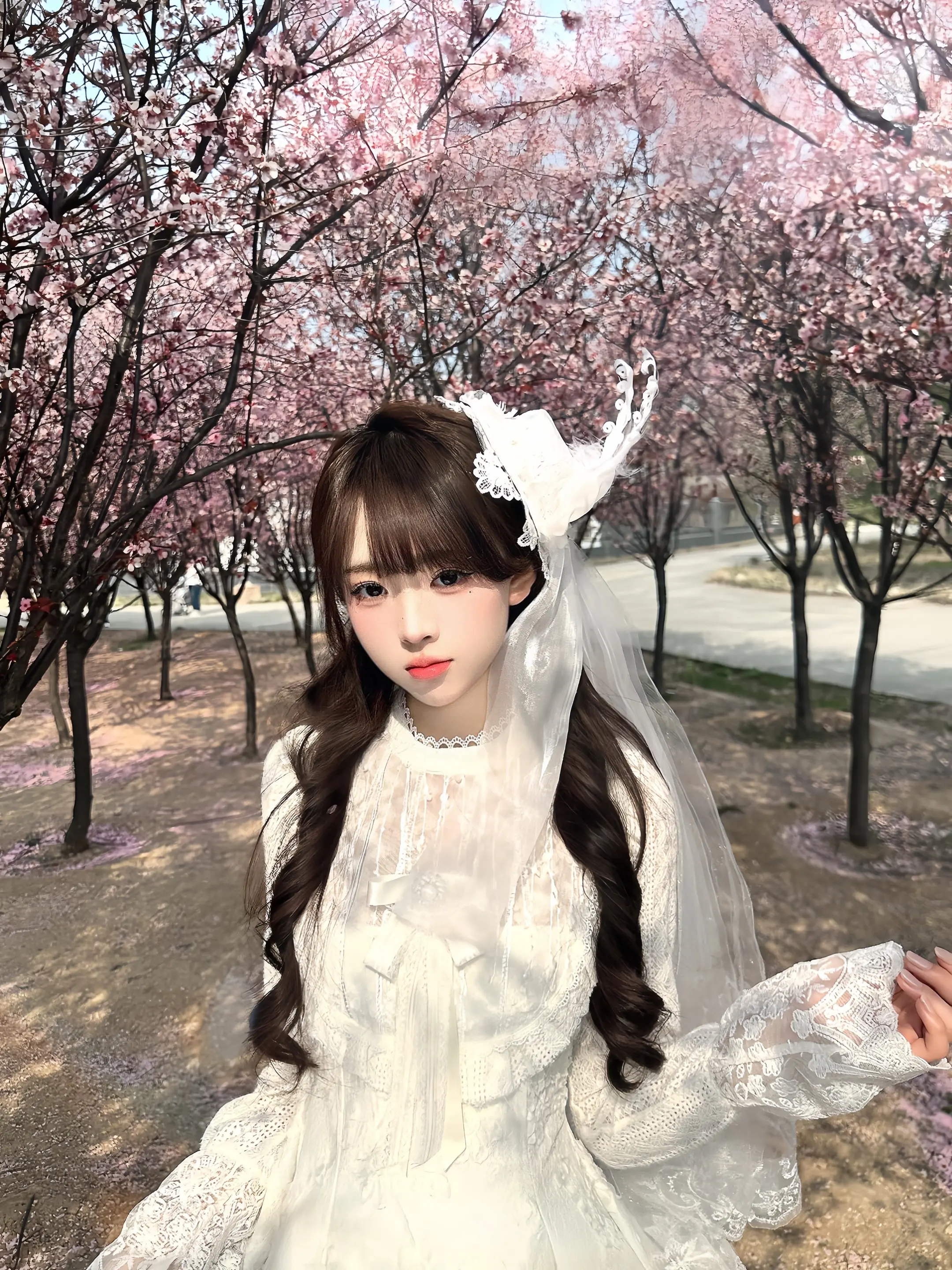 假如在我眼泪落下之前先到的是你的怀抱就好了🌸