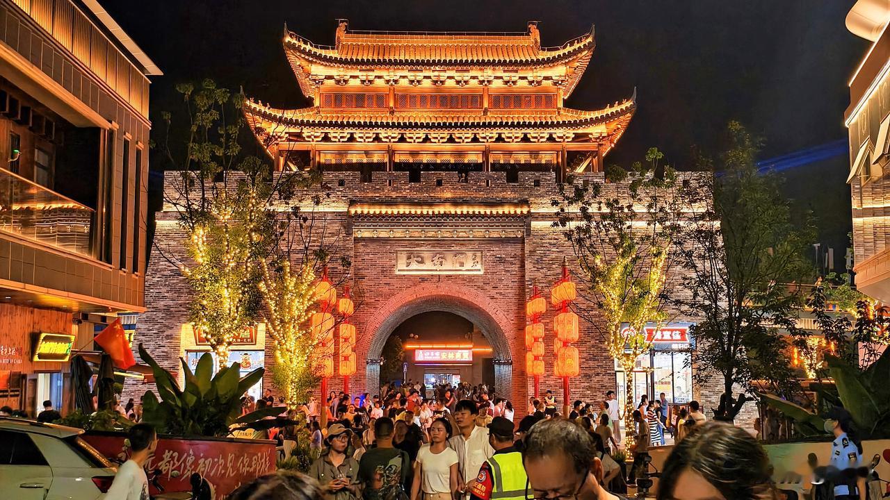 你对安庆有什么印象安庆是一座山青水秀，风景如画的江边古城