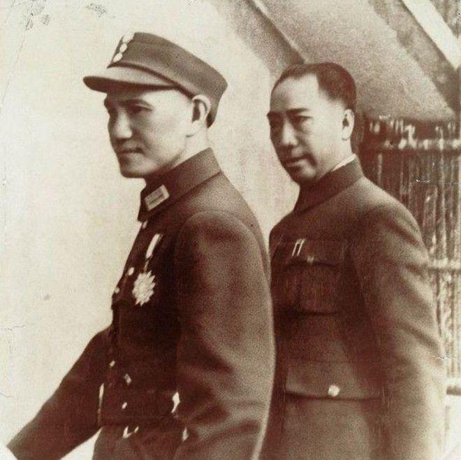 一天，1名年轻女特务归来：“老板，任务顺利完成。”戴笠抬起头，发现女特务微微凸起