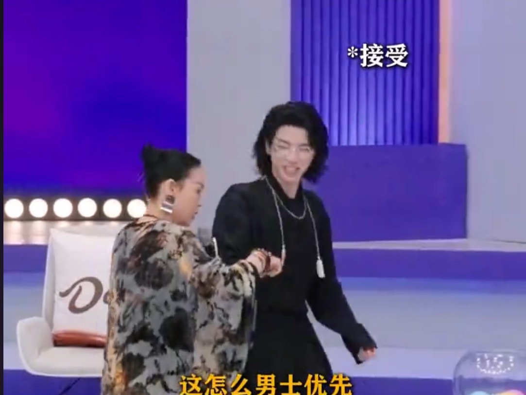 那英华晨宇好一个姐友弟恭 ，魔丸开团秒跟还很宠，你俩真的能玩到一起去嘞～下一次俩