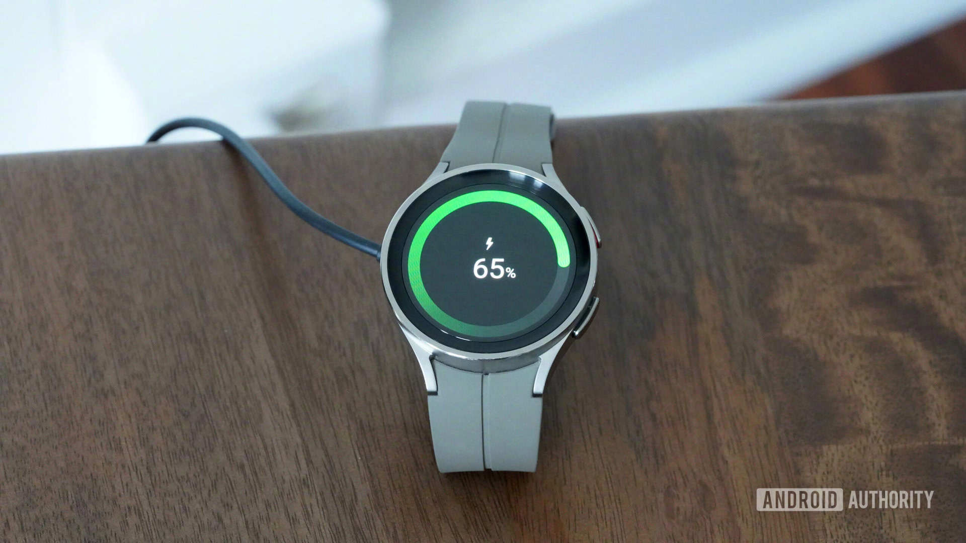 【三星统一视觉风格，One UI 8 Watch 充电动画细节曝光】科技媒体 A