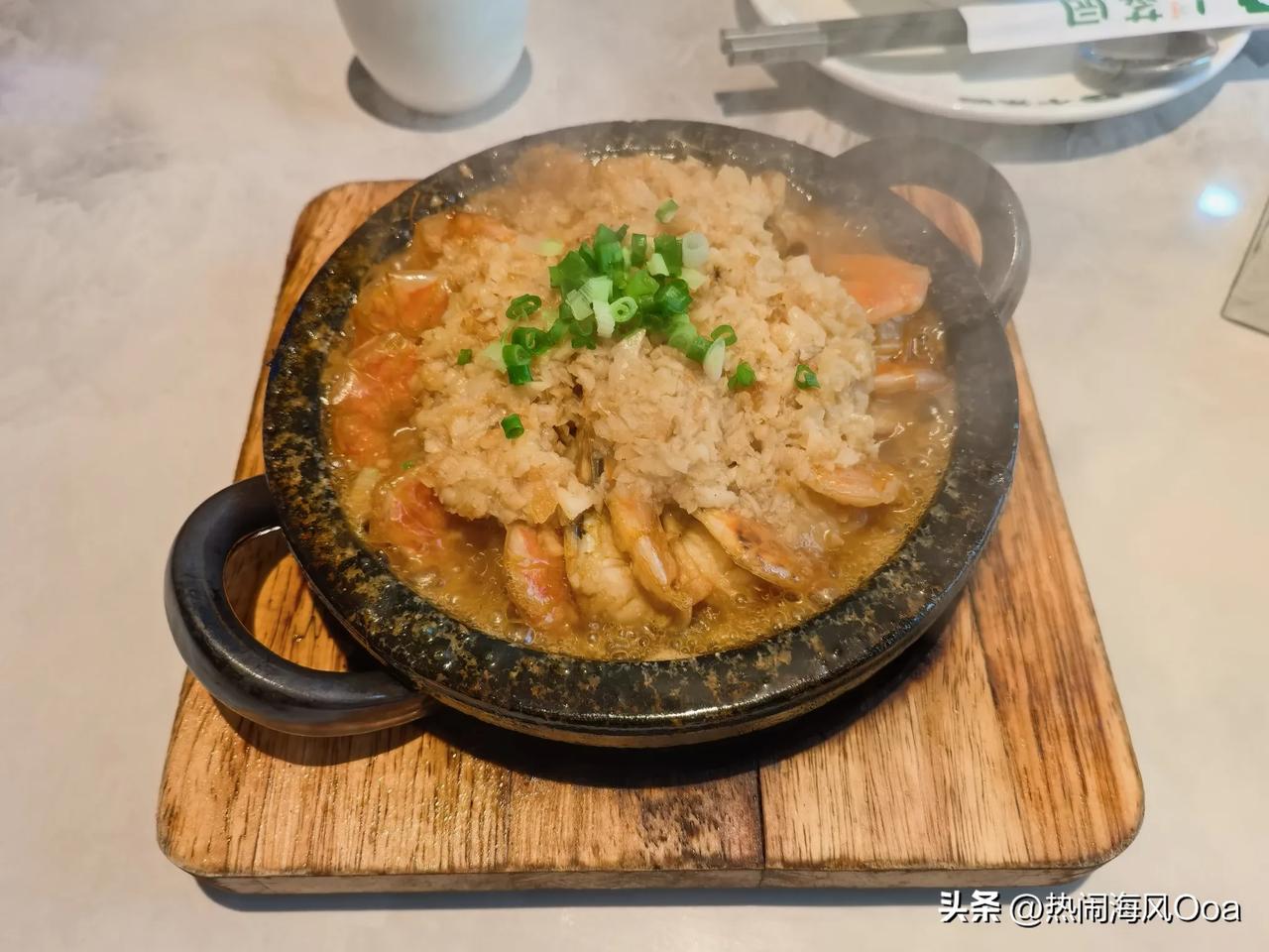 餐饮业，啥时候这么卷了？竞争是相当的激烈，家家都使出了杀手锏！

中午上万达吃饭