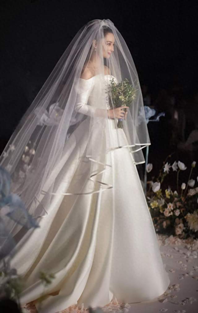 #张馨予当年的婚纱造型太惊艳#