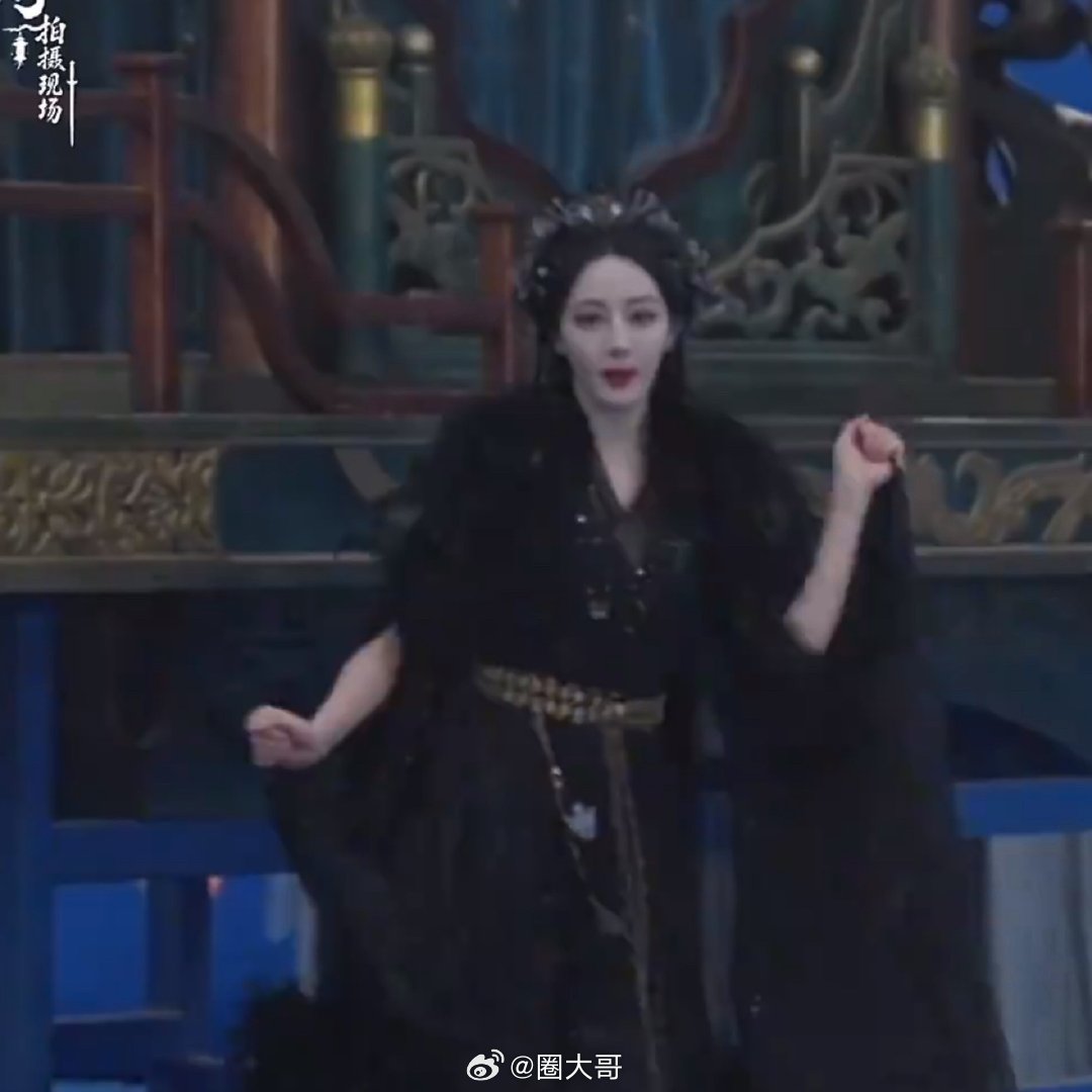 迪丽热巴贺思慕女鬼变女爱豆就是说谁能扛得住迪丽热巴这撒娇卖萌的劲儿啊，在《白日提