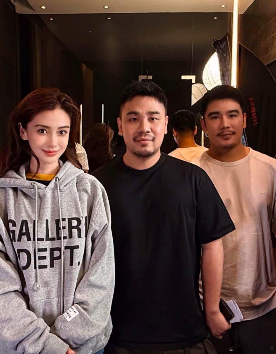 angelababy ｜杨颖 Angelababy没见过的合照认真的女人最美 ​