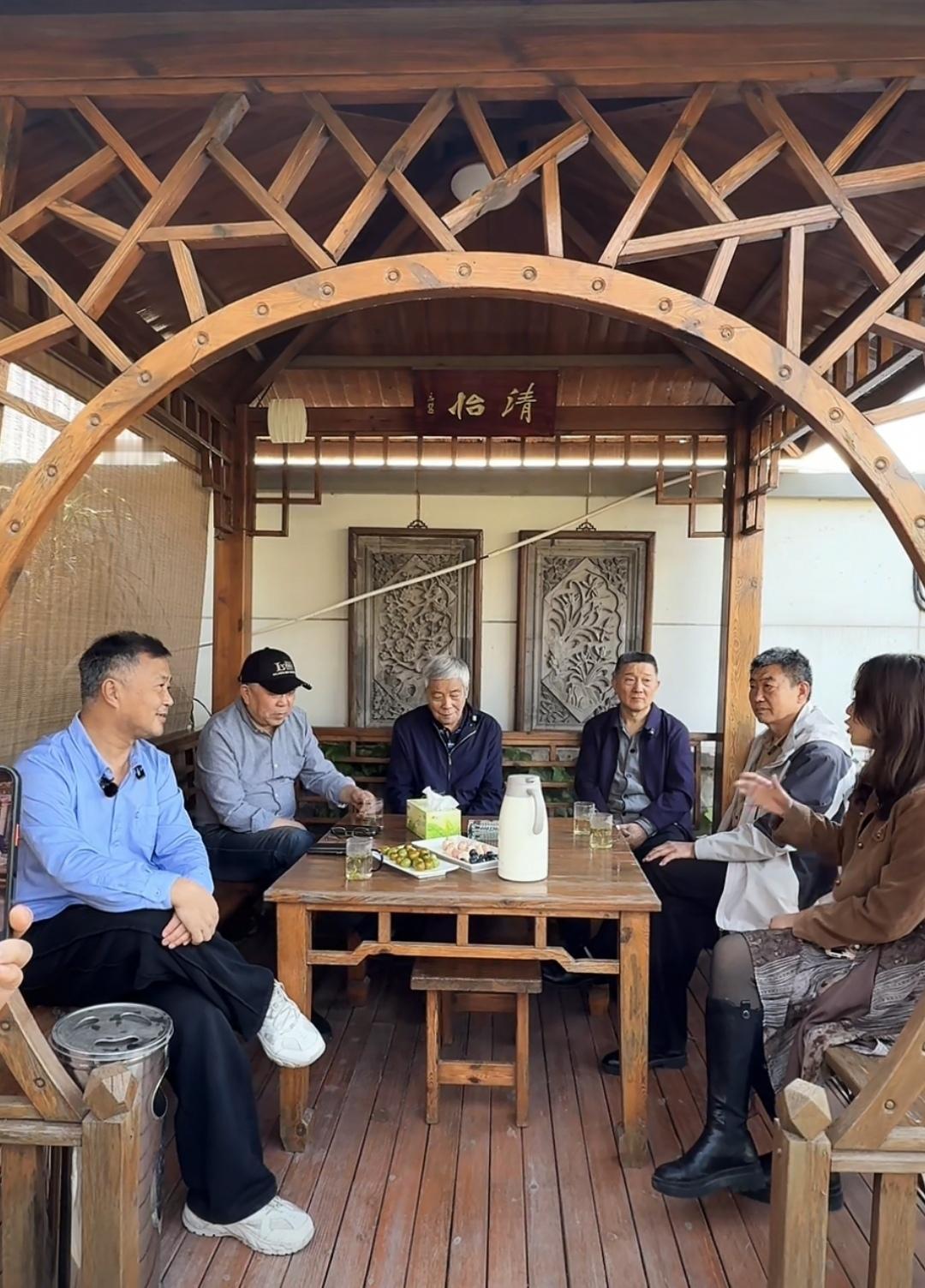 特大好消息，上海流浪大师沈巍被刘凌沧郭墨熙艺术馆聘请为艺术顾问！

张金卫说：“