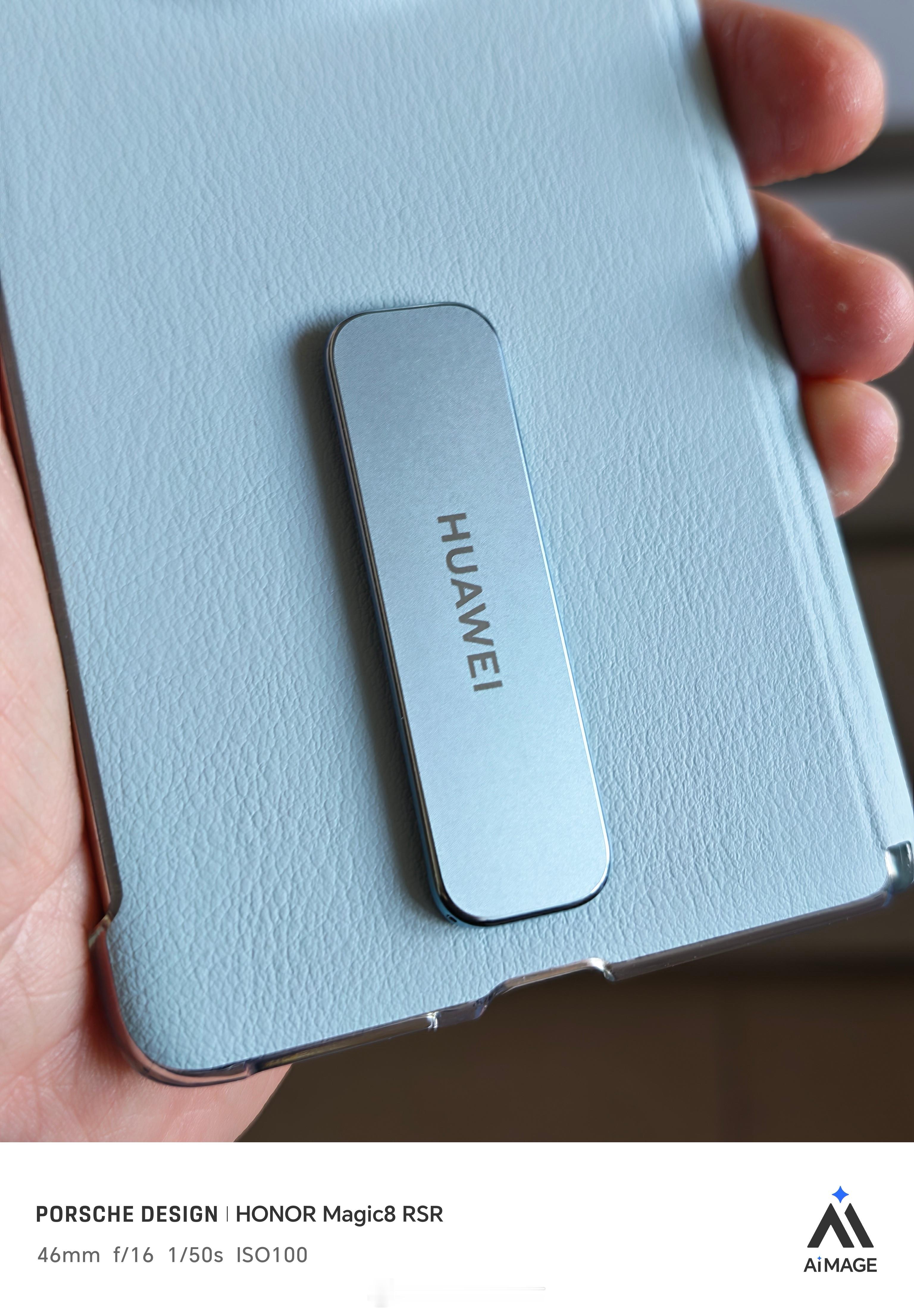 原计划还想给华为mate x7买个壳结果原厂带的手机壳就很好准备开始用折叠屏了一