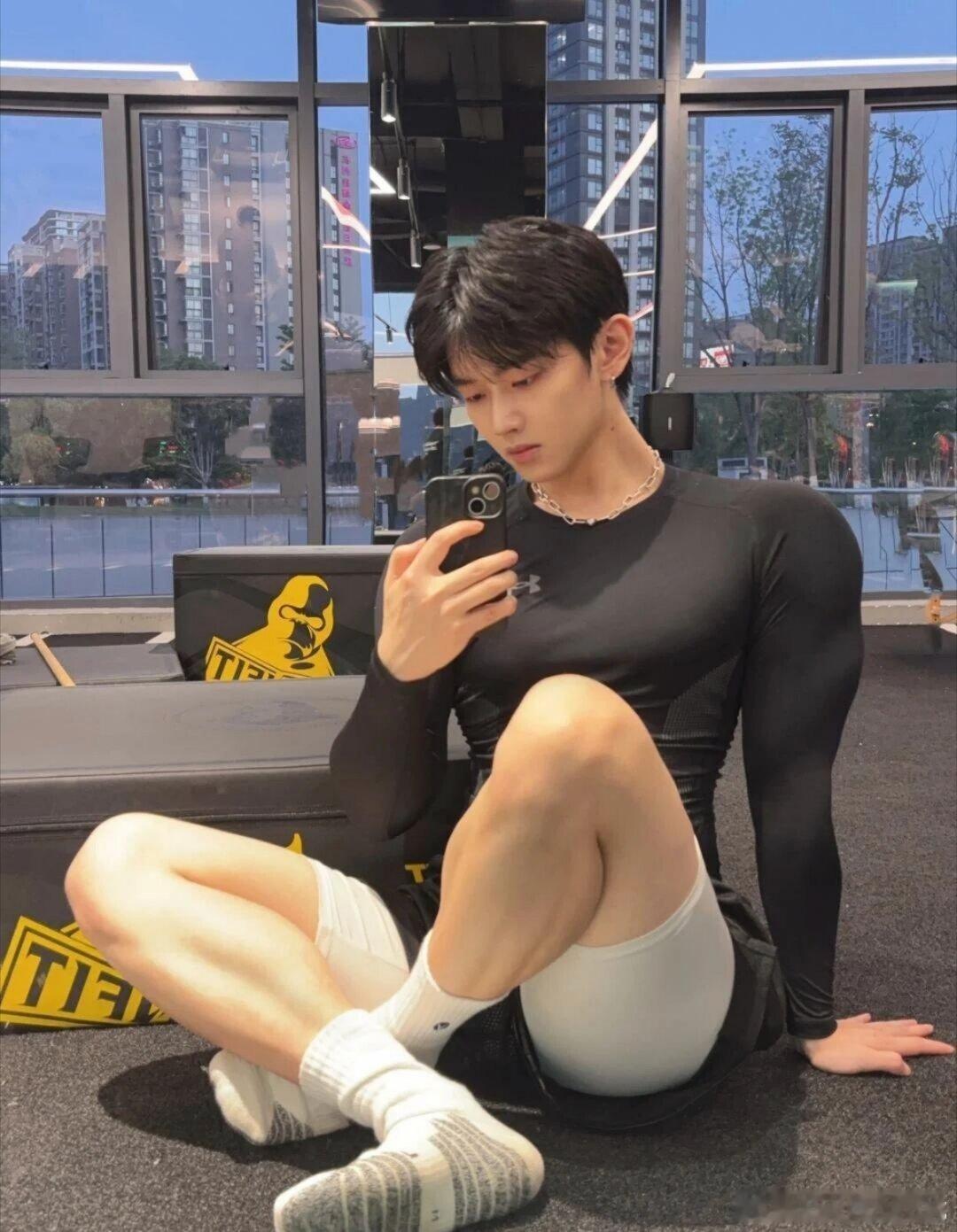 肌肉帅哥营男模肌肉男模断联是不会有失去感的早安上海。 上海·上海宝华万豪酒店