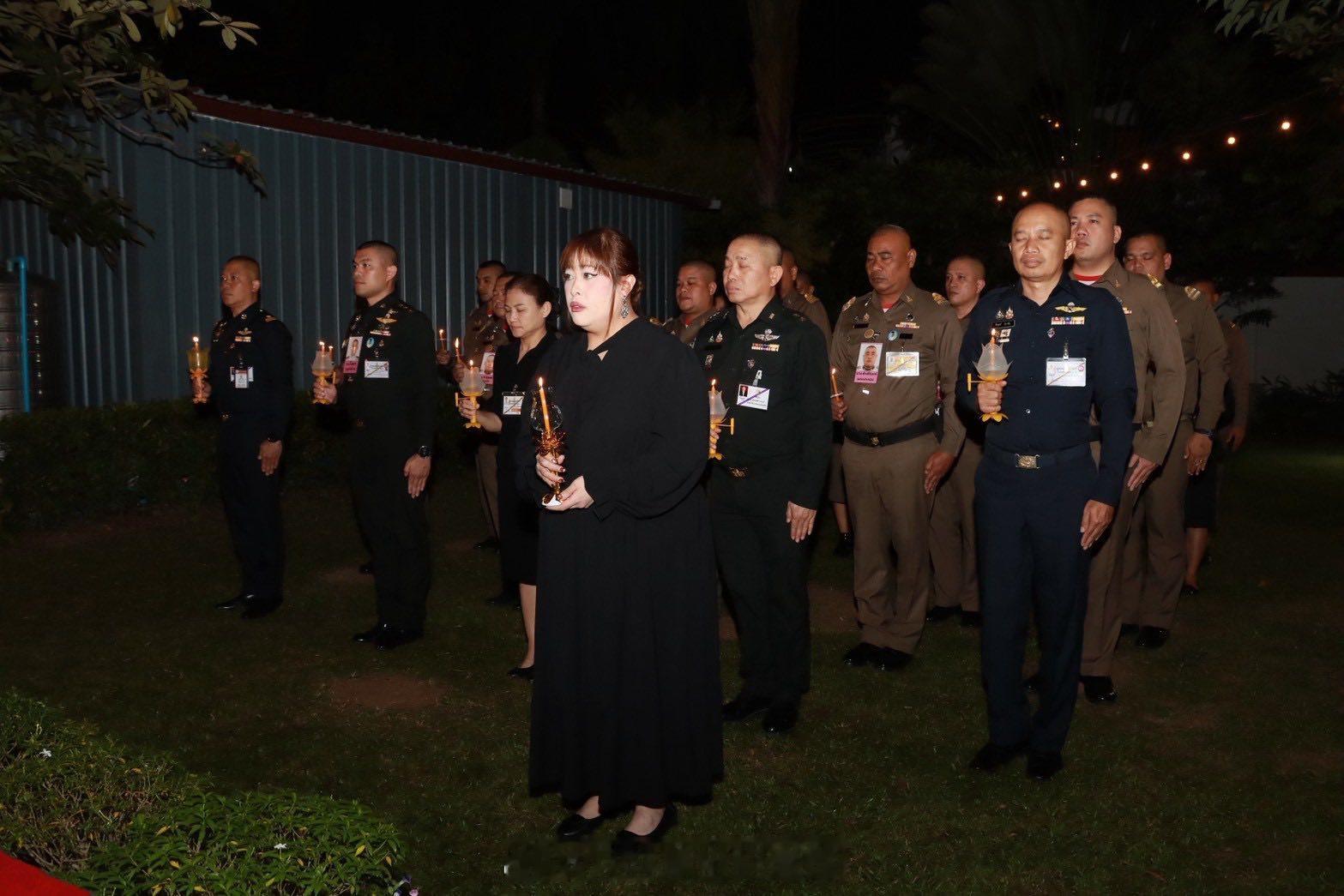 王室王室泰国王室诗丽帕 2025年12月5日，诗丽帕和空军军官们在清迈独自祭祀九