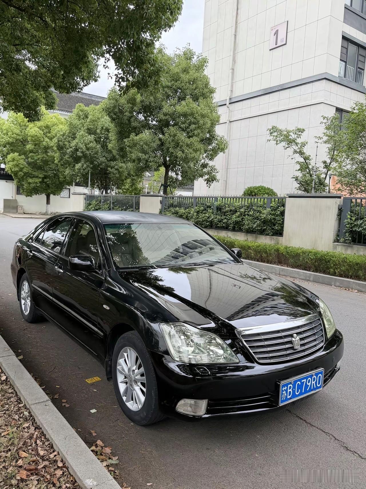 两万一淘了一台老皇冠，赔了还是赚了？
皇冠经典回忆 有丰田皇冠 广东皇冠二手车 