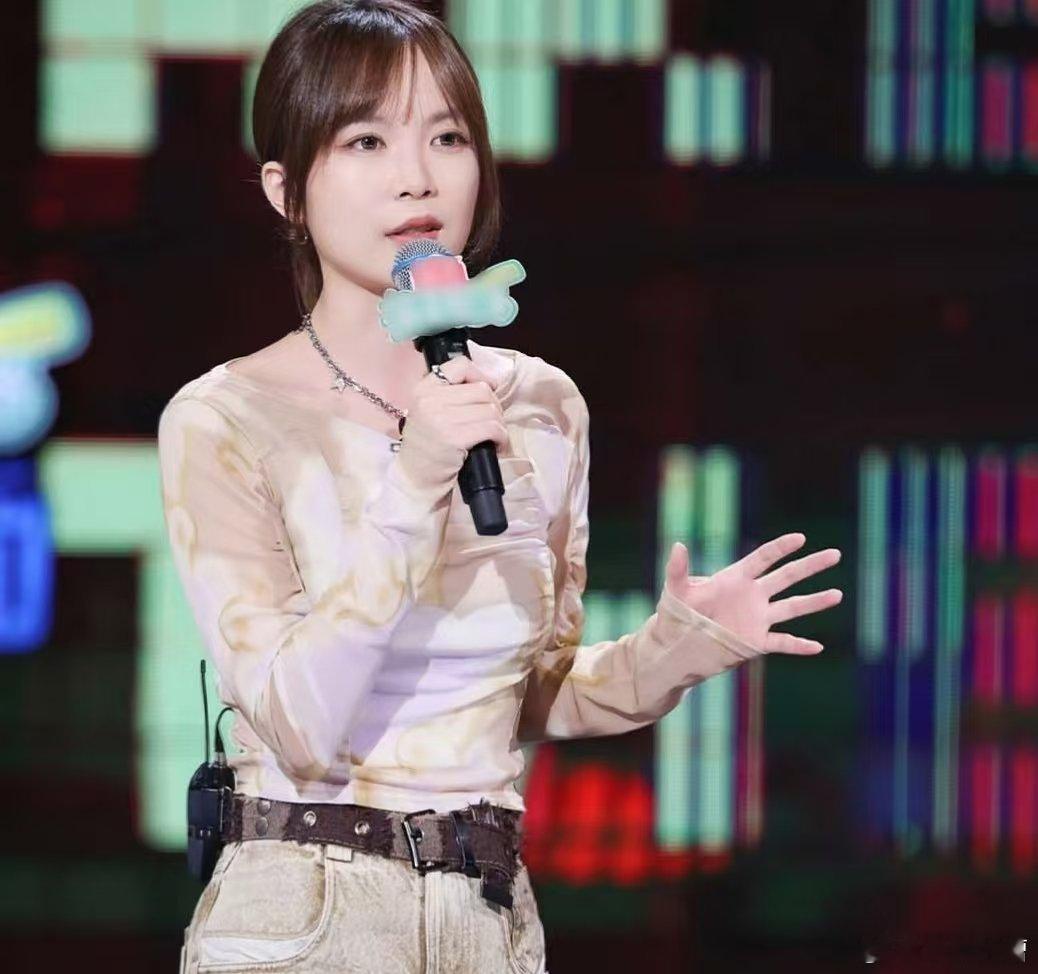 Echo说靠才华维持体面Echo说自己18岁后才知道自卑原生家庭的痛，确实需要一