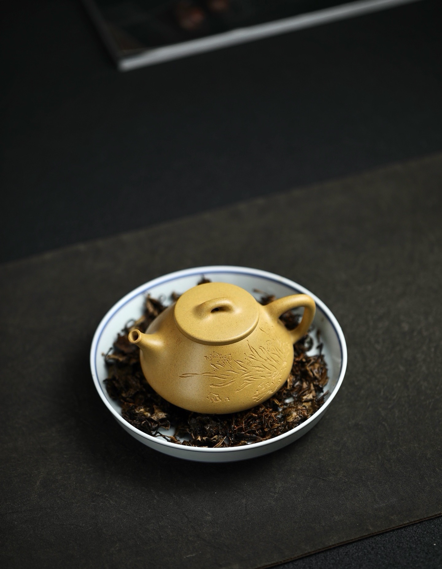 喝杯茶，想想明天买啥吧？我都没头绪，短线打野的可能会暂停几天，长线看纳指纳科调整