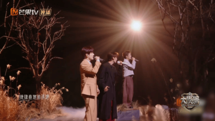 谁给王勉垫的石头大侦探 节目组这波操作太有爱了！看到王勉和王赫野、魏哲鸣两大高个