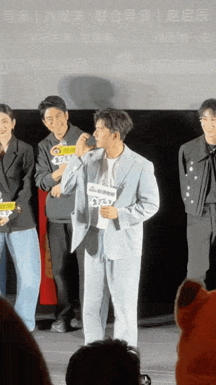 年少有为剧宣豁出去了 腾达全员剧宣放飞自我！彭昱畅跑调唱歌，吴俊霆抓钱舞手忙脚乱