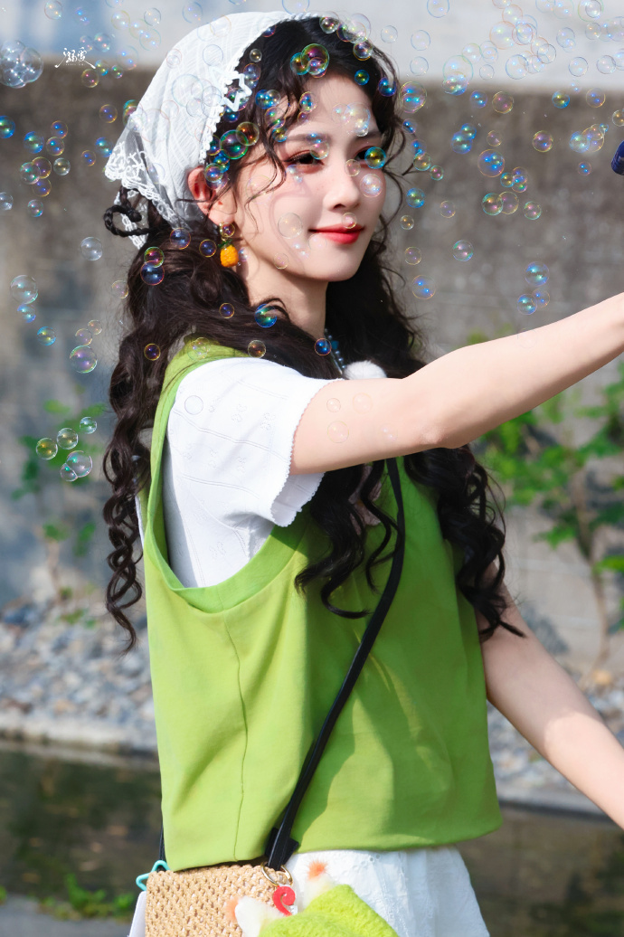 享受阳光，享受茸茸的爱（这张是原图，太美好了女孩） 时尚