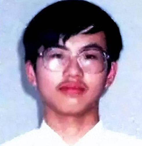 2000年，山东高考状元离奇失踪，副局父亲苦寻26年，如今怎样了？
 
2000