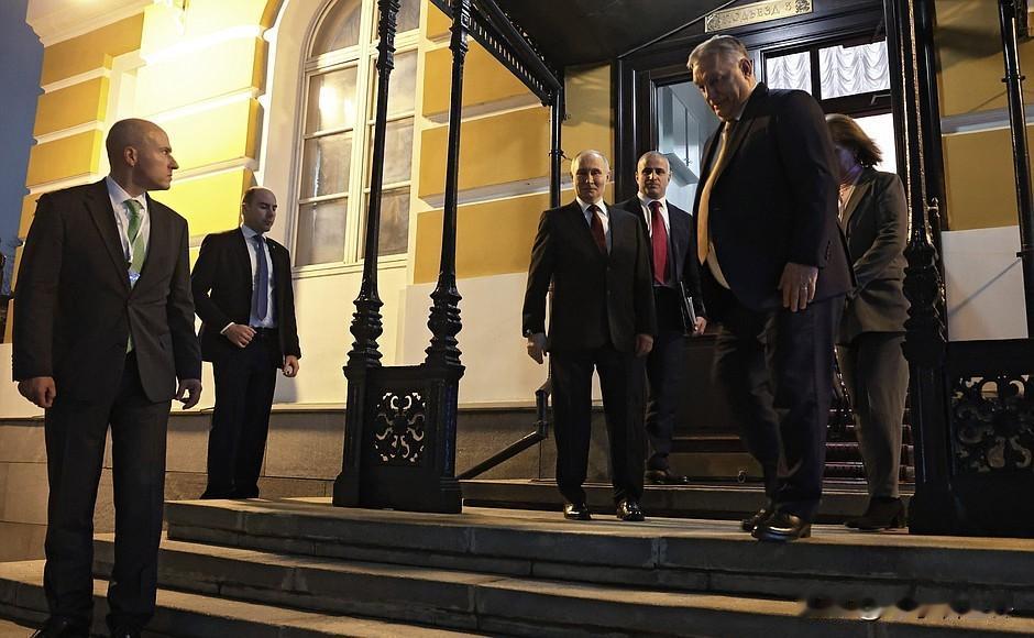 【欧尔班奉劝乌克兰：是时候放弃幻想，面对真相了！】
布达佩斯时间2025年11月