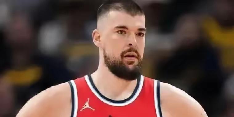 祖巴茨回来要给大洛佩兹打替补了

快船战胜开拓者，大洛佩兹打出快船生涯最强之战，