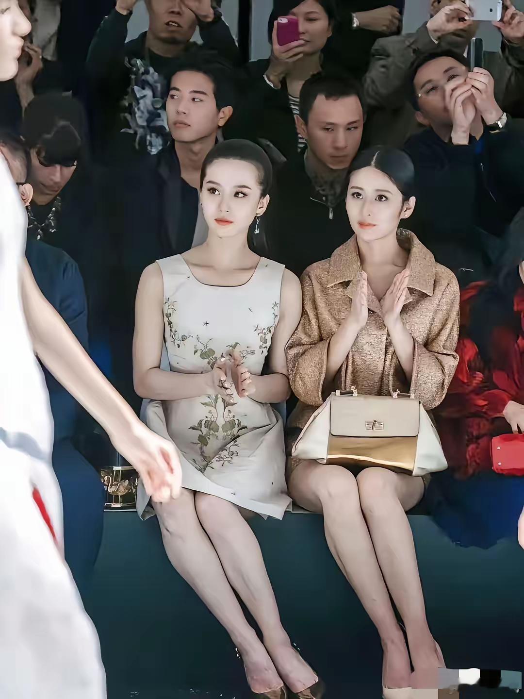 我的妈呀！被刘诗诗旁边的美女惊艳到了，这五官这气质太完美了，完全可以和刘诗诗媲美