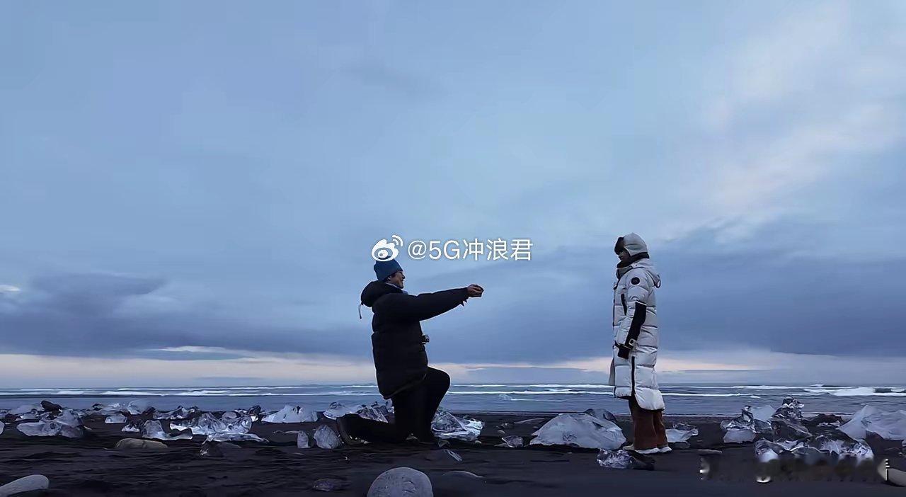 金莎被小17岁男友求婚最火的不是这俩主角谁能想到，反而是它火爆全网这相差17岁的