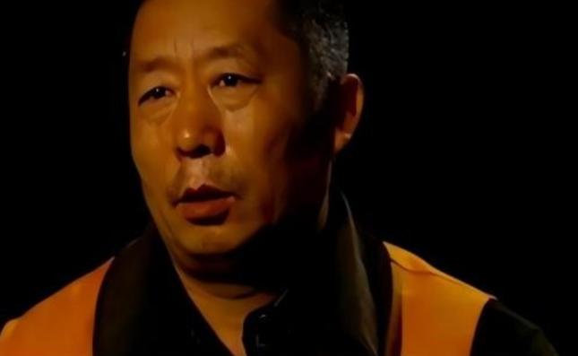 2009年内蒙古，老婆与情夫苟且7年，男子不仅让出主卧，甚至还主动看门，然而，在