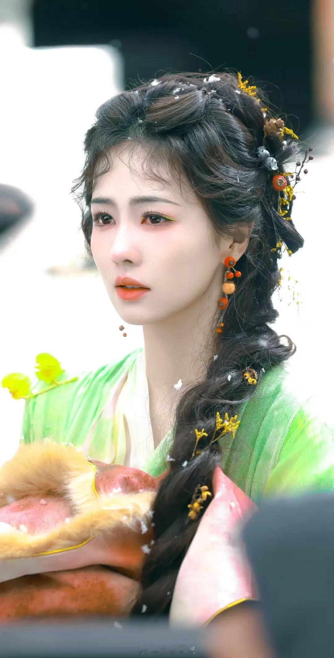 白鹿｜白月梵星｜壁纸第一弹好嫩~好美的鹿鹿🦌！鹿鹿小药仙造型太太太美了其他也很