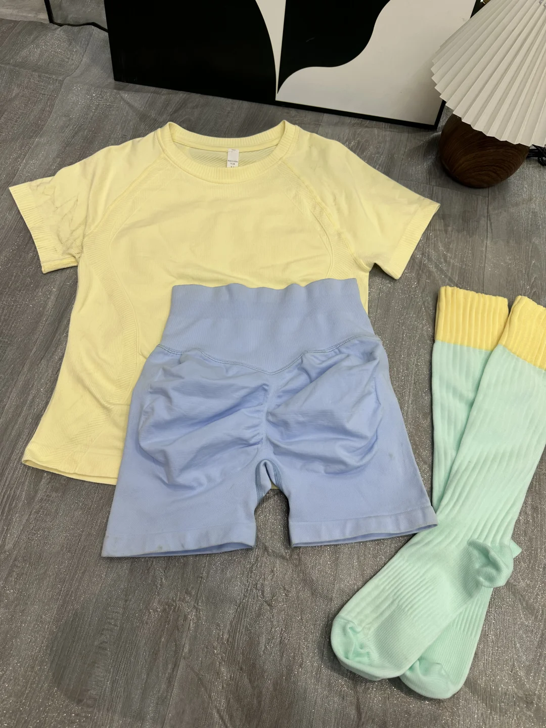 健身穿搭｜蓝黄这样一套搭配真的好好看💛💙