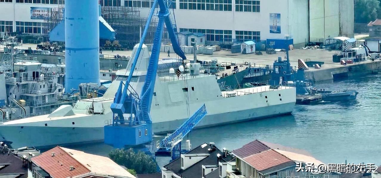 土版的维斯比还在继续测试试验中，这条船不会交付服役的，它是作为综合实验平台研制的
