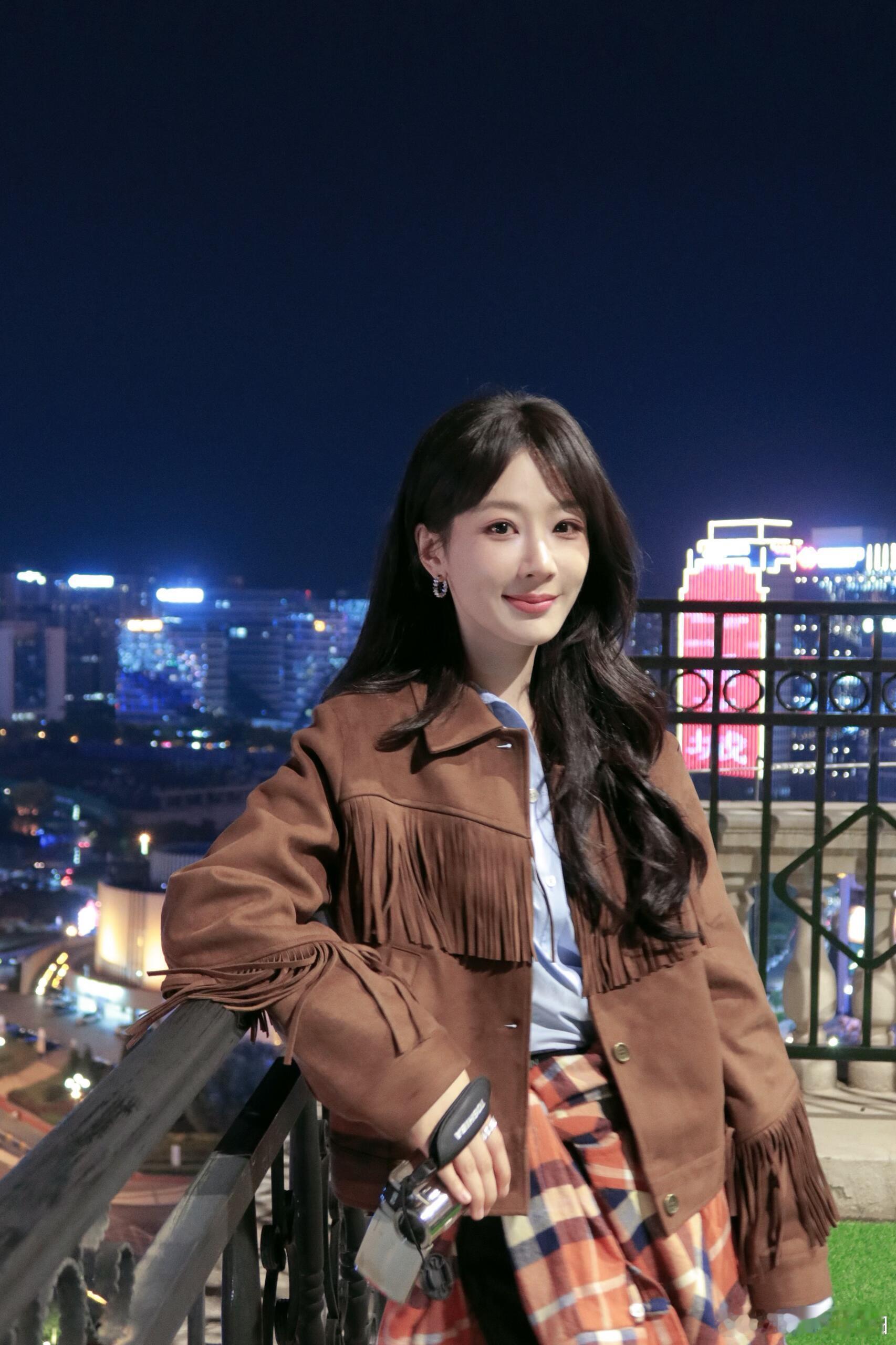 杨紫五部待播剧蓄势待发，《家业》《玉兰花开君再来》《簪中录》《猎毒》《转念花开》