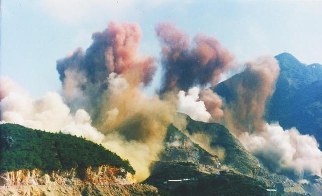 半夜悄悄渡河，炸毁红旗渠，1992年河北省与河南省的漳河水之争

这些黑衣人来自