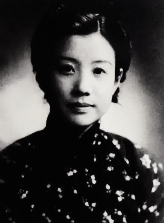 1955年黄慕兰被判处死刑，并关押在死囚牢房。毛主席得知此消息后深感震惊，行刑前
