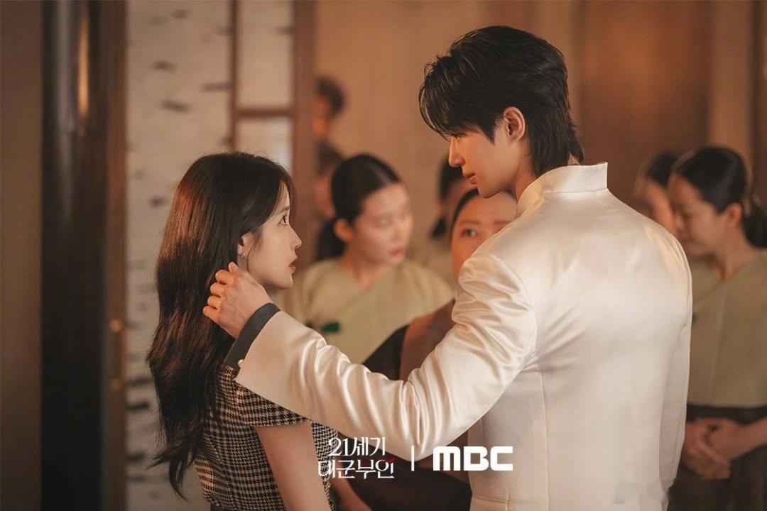 21世纪大君夫人 20年前的皇太子和平民女孩，20年后的大君和平民财阀~ 