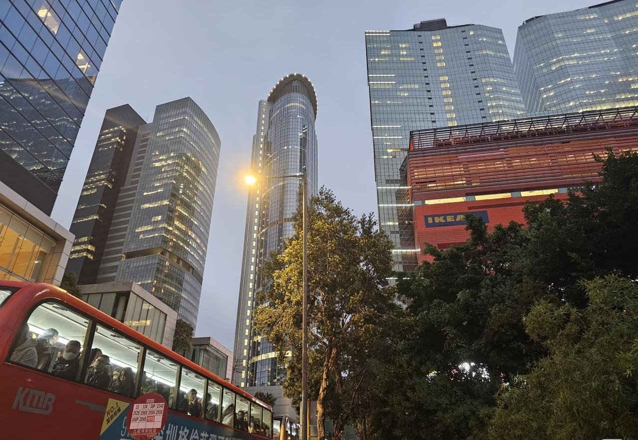 有人跟我说这是香港最穷的区？？？
经常来观塘吃饭，完全感受不到哪里穷了，比旺角尖