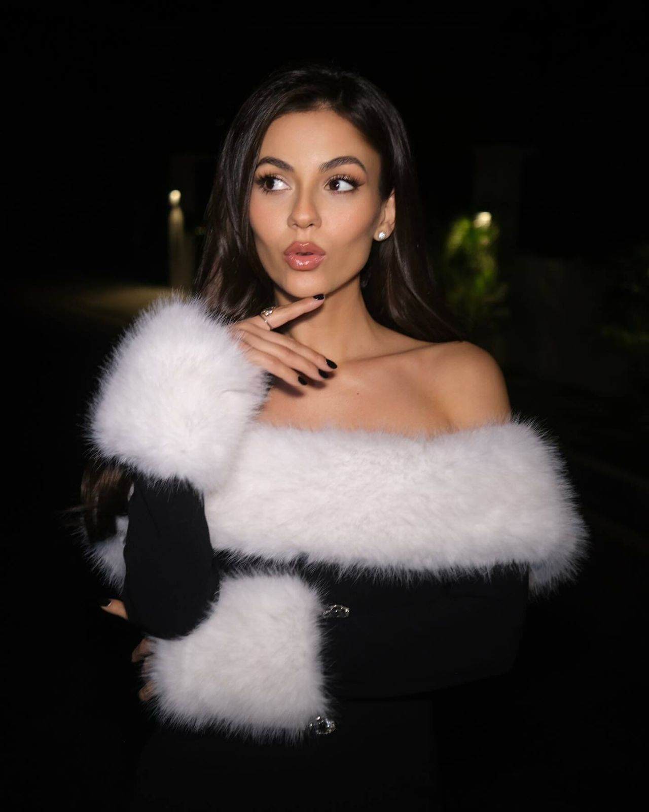 维多利亚·贾斯蒂斯 （Victoria Justice） 因在《胜利》和《佐伊 