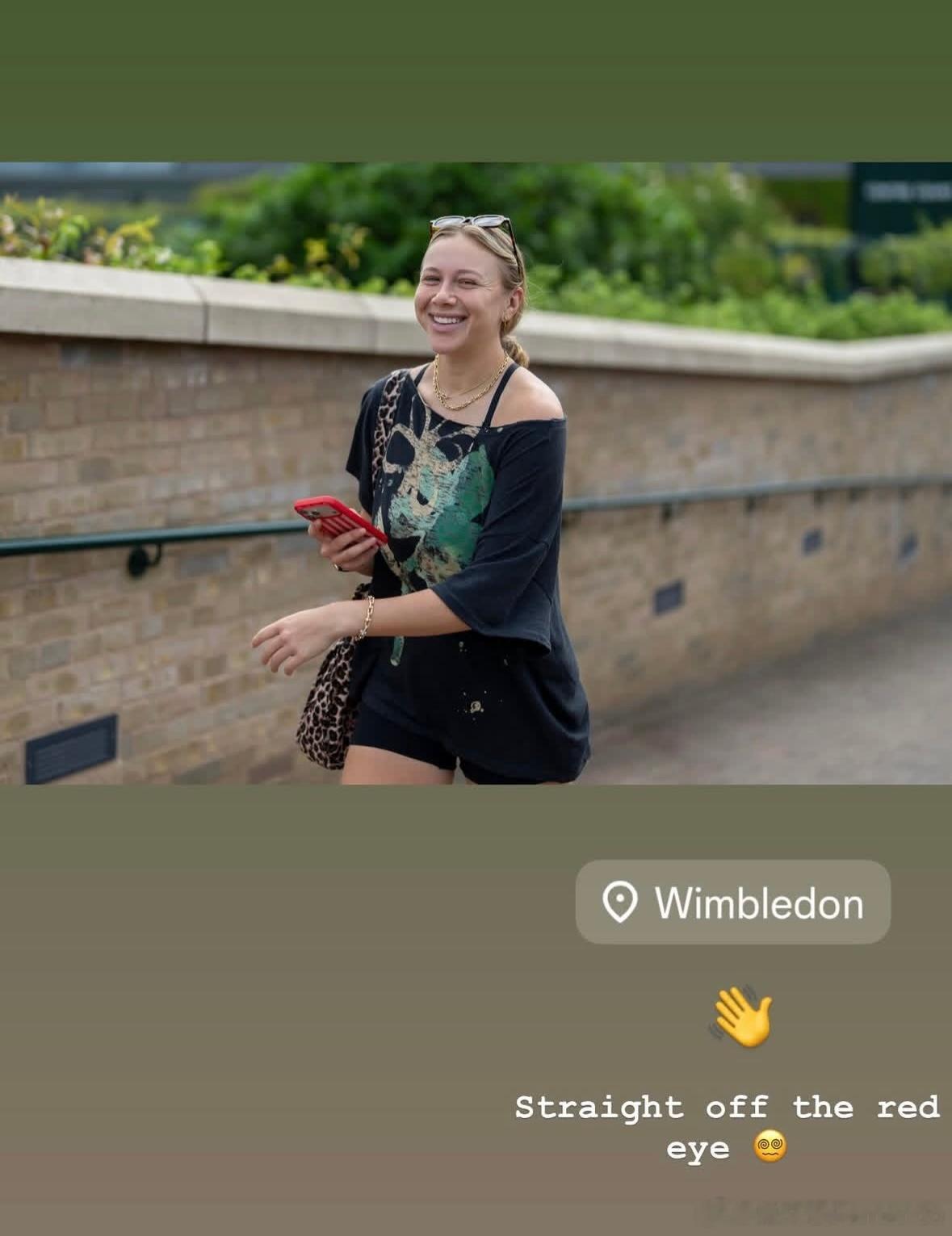 阿尼西莫娃！昨天飞回英国🇬🇧立马直接就抵达了温布尔顿！wta