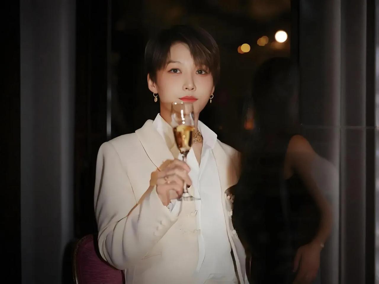 #你觉得最真实的明星是哪个#在娱乐圈里，说到最真实的明星，我觉得刘雨昕算是一个。