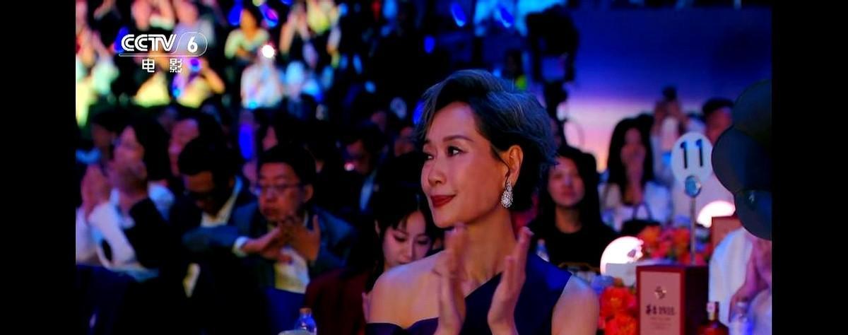 搜啥呢？
别光盯着屏幕发呆。
你心里那事儿，手机里查不到。
