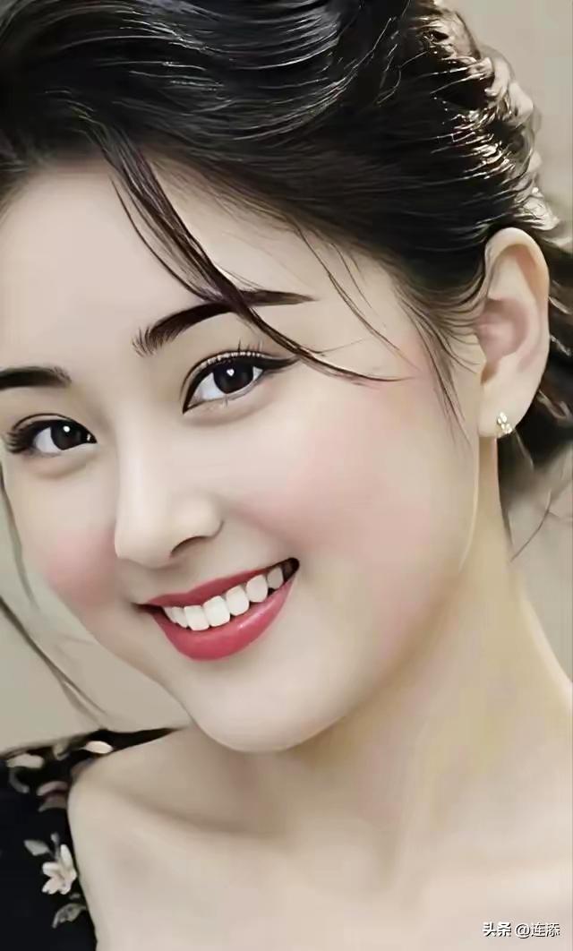 甜美笑容，温柔眼眸，女神般的气质！😊✨