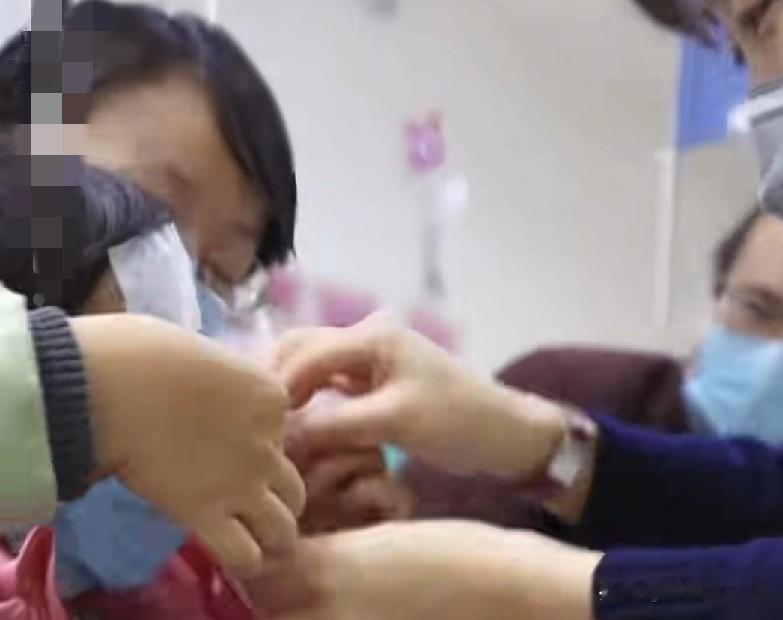 紧急提醒家长！奥司他韦不是万能药，这两种病毒吃了白搭还伤娃
 
最近儿科诊室挤爆